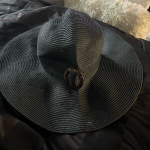 Black Wide-Brimmed Beach Hat